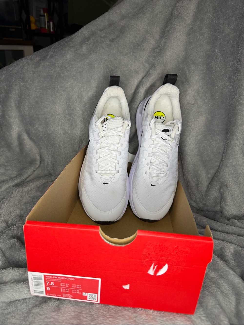 Nike Women’s Air Max Lightweight Running Shoe - White/Black - Picture 3 of 6
